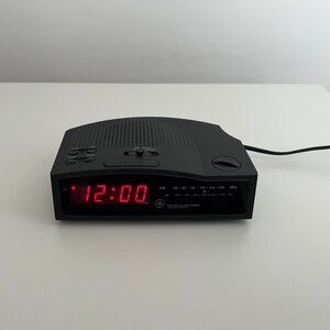 Vintage GE Digital Alarm Clock AM/FM Radio Model No. 7-4813A